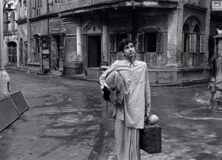 As obras-primas inéditas de Satyajit Ray para descobrir